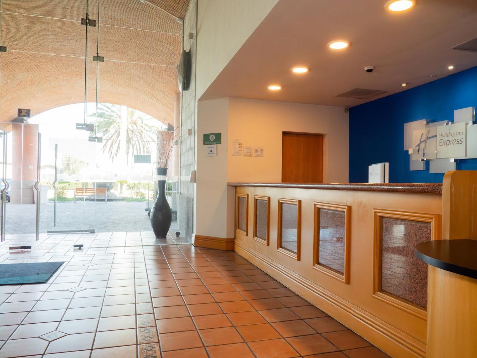 Holiday Inn Express Silao-Aeropuerto Bajio By Ihg Екстериор снимка