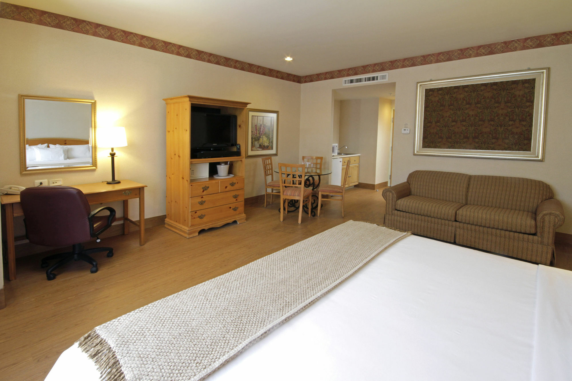 Holiday Inn Express Silao-Aeropuerto Bajio By Ihg Екстериор снимка